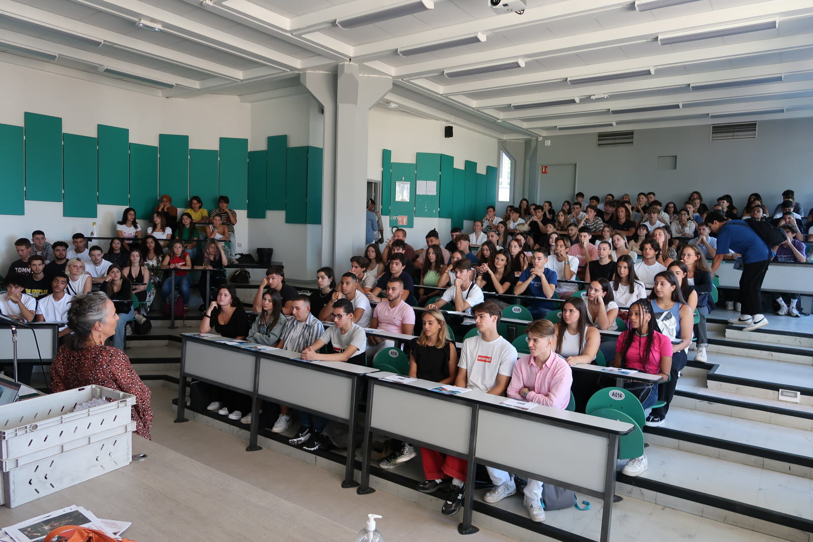 la-promotion-de-la-premiere-annee-but-techniques-de-commercialisation-de-l-iut-de-valence-compte-cette-annee-151-etudiants-photo-le-dl-a-h-1662134204